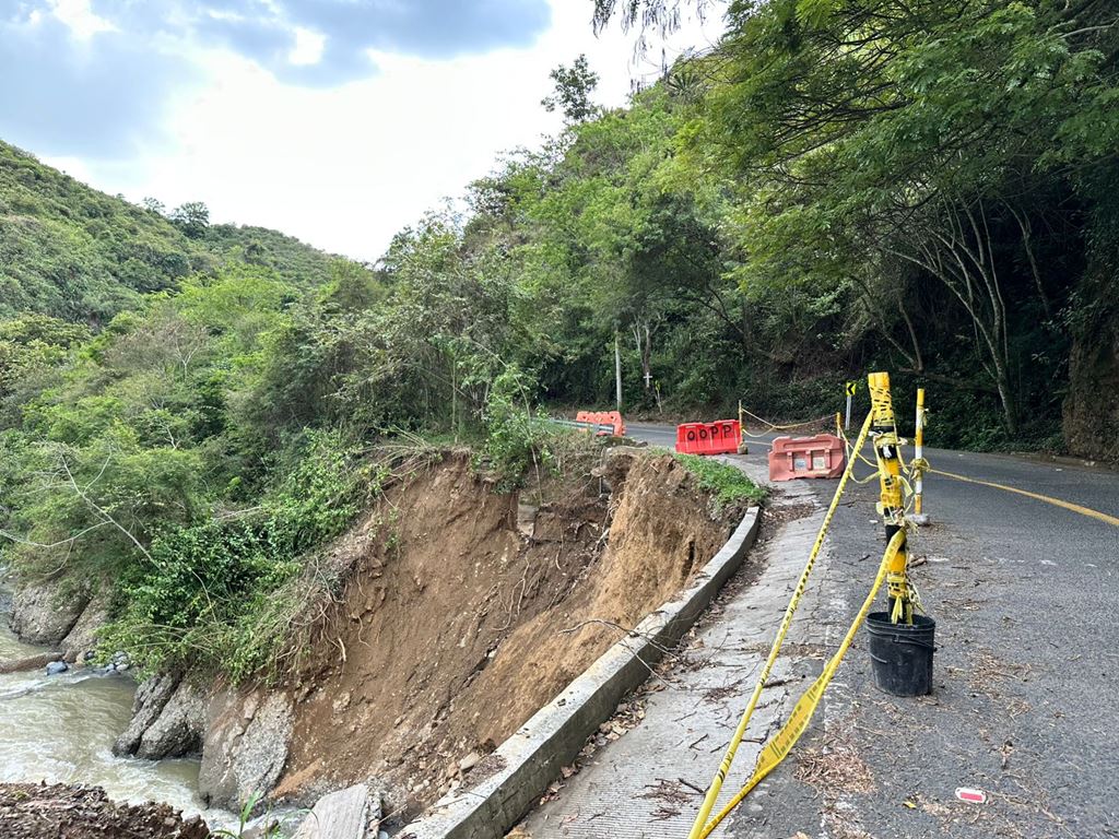 ALCALDÍA DE BUGA ESTABLECE RESTRICCIÓN VEHICULAR TEMPORAL EN LA ZONA RURAL ORIENTAL POR AFECTACIONES DE OLA INVERNAL ALCALDÍA DE BUGA ESTABLECE RESTRICCIÓN VEHICULAR TEMPORAL EN LA ZONA RURAL ORIENTAL POR AFECTACIONES DE OLA INVERNAL