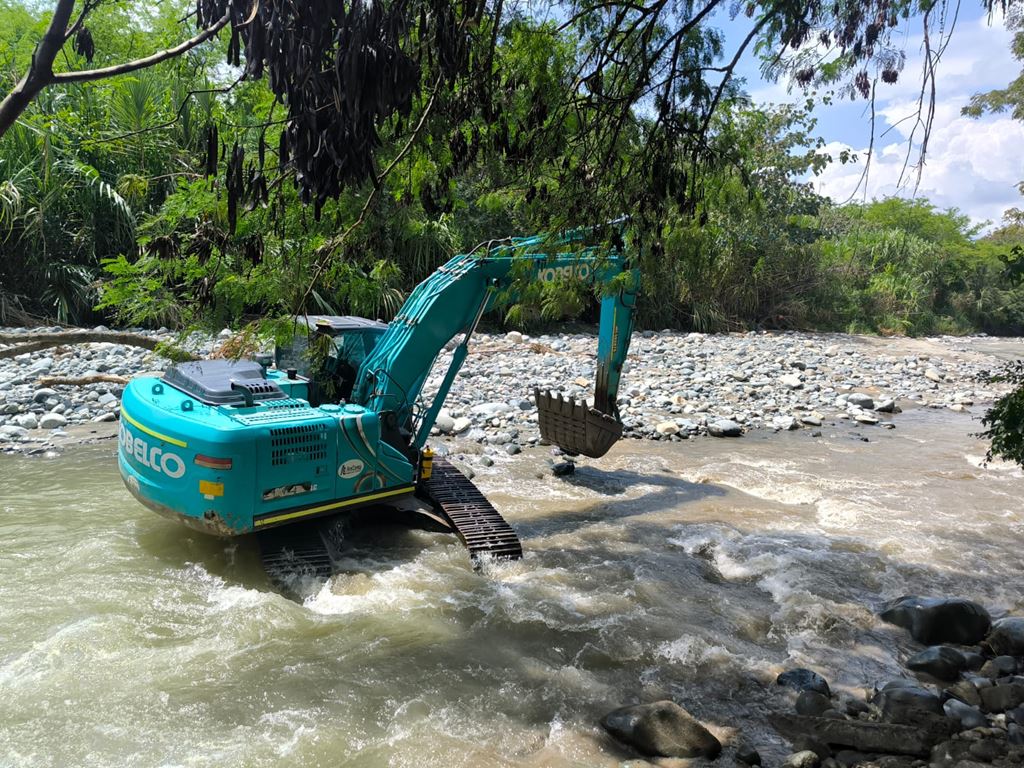 MAQUINARIA AMARILLA LLEGÓ A LOS SECTORES DE EL CARMELO Y EL ALBERGUE MAQUINARIA AMARILLA LLEGÓ A LOS SECTORES DE EL CARMELO Y EL ALBERGUE