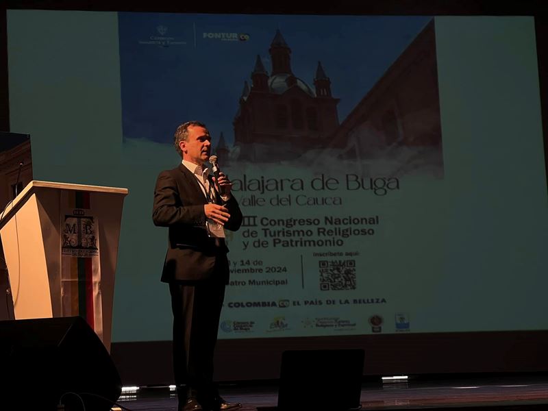 imagen de folleto promocional del evento e imagenes de apoyo del congreso pasado imagen de folleto promocional del evento e imagenes de apoyo del congreso pasado